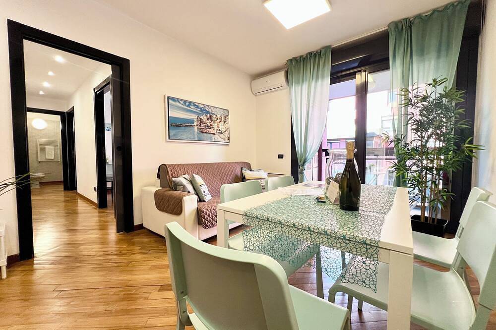 Dock of the Bay Genova 2b/1b + 1 private garage and balcony + 1 Extra garage in Genua (Stadt), Genua
