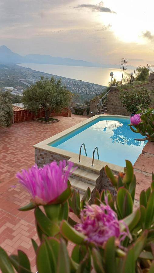 Villa per 4 persone, con panorama e piscina nonché giardino, con animali domestici in Cefalù (Comune)