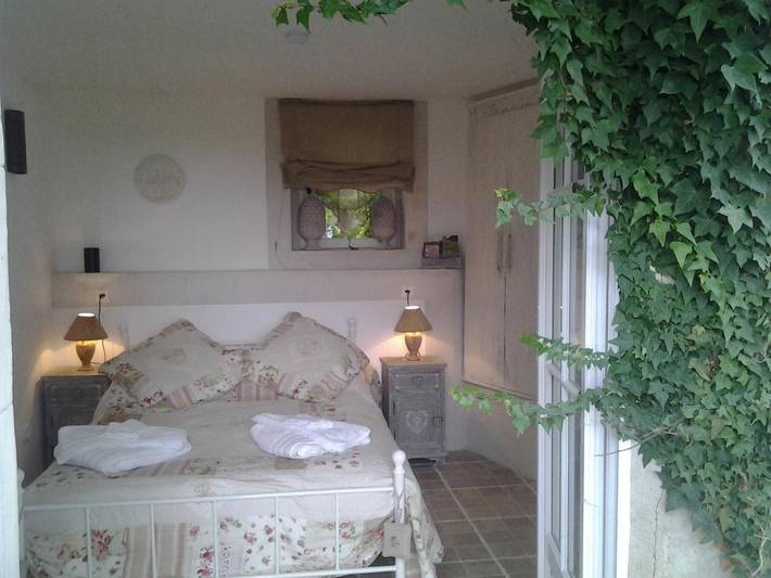 Location de vacances pour 4 personnes, avec jardin ainsi que piscine et jacuzzi, adapté aux familles à Prinçay