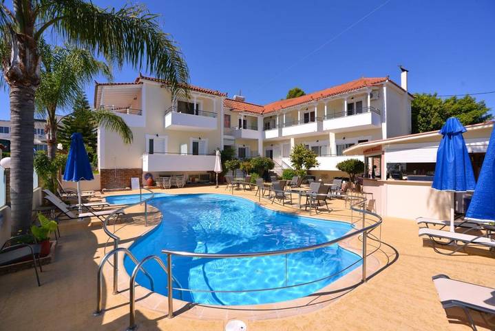 Appart’hôtel pour 3 personnes, avec jardin ainsi que vue et piscine