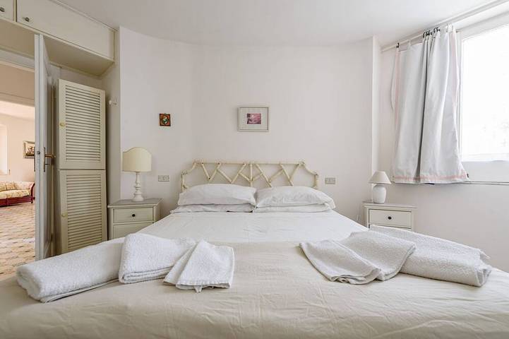 Haus an der Küste von Forio, im Grünen, nur 5 Minuten vom Zentrum Frei stehend. in Forio, Ischia