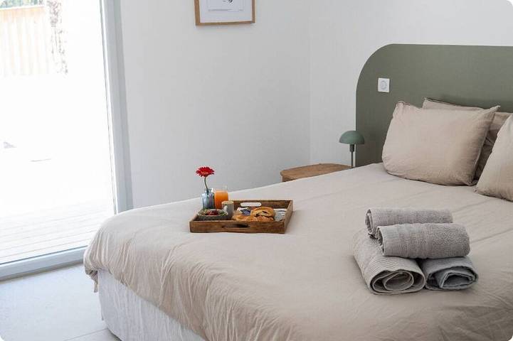 Location de vacances pour 12 personnes, avec jardin et terrasse dans Plage des Bourdaines - 2