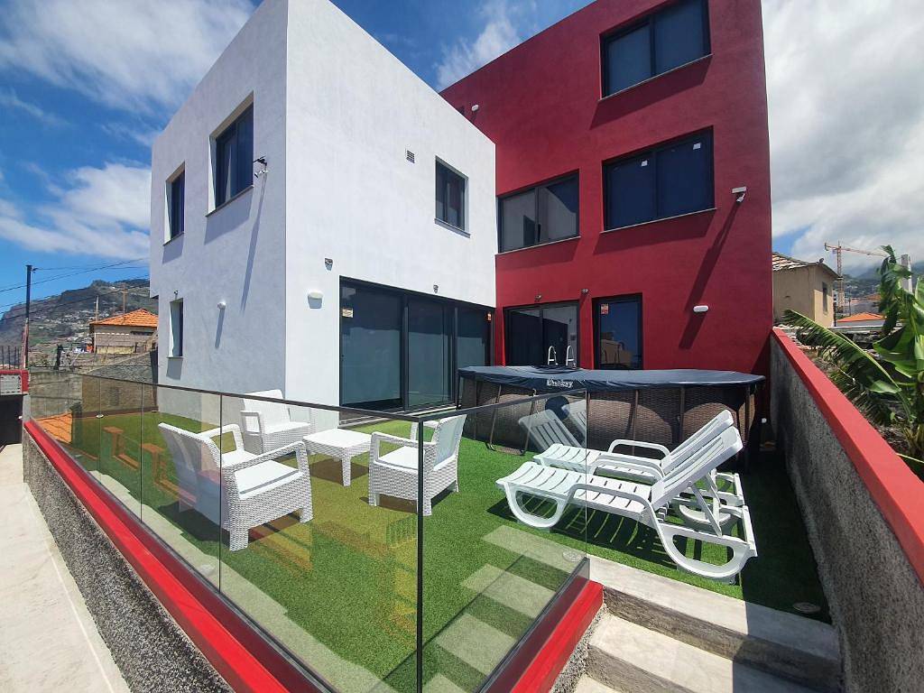 Ganze Wohnung, Ferienwohnung für 6 Personen mit Pool in Câmara de Lobos, Madeira