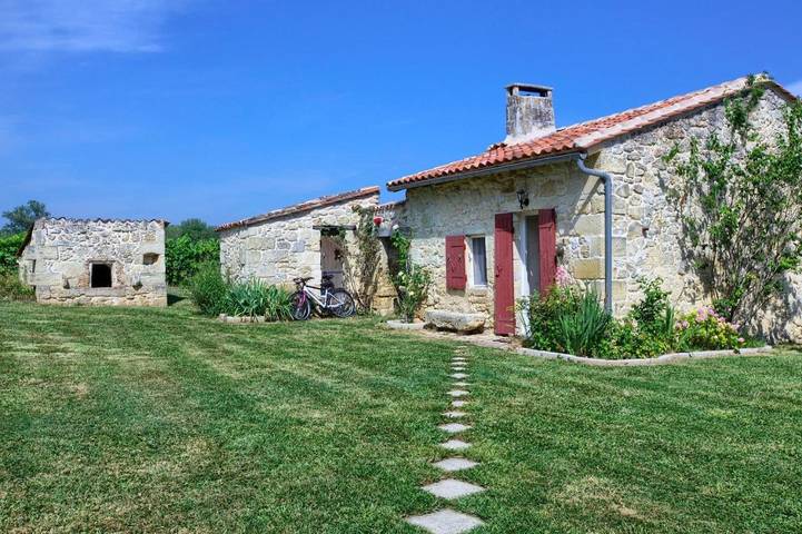 Location de vacances pour 4 personnes, avec jardin ainsi que vue et piscine, animaux acceptés à Puisseguin - 4