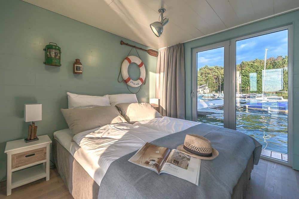 Traumhaff® Verträumtes Hausboot La Pèniche Ii, Ostsee-Design mit Sauna in Vorpommern Greifswald