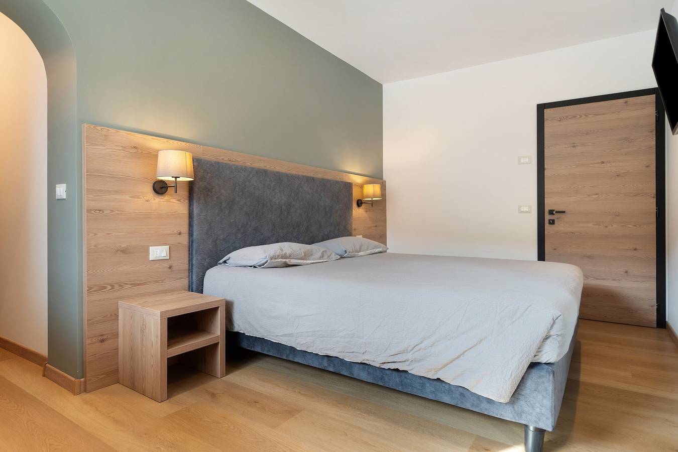 Bilocale Ribes: privater Garten und moderner Komfort in Dorsino, Brentagruppe