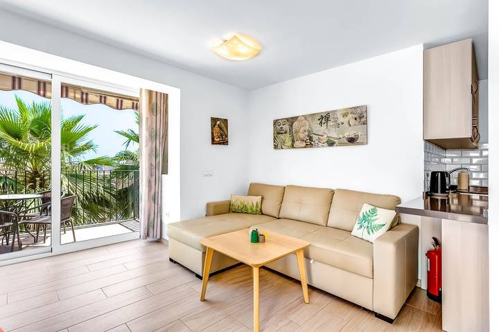 Ferienwohnung 'Torreblanca Deluxe Holiday Home' mit Meerblick, Gemeinschaftspool & WLAN in Torreblanca (Fuengirola), Fuengirola