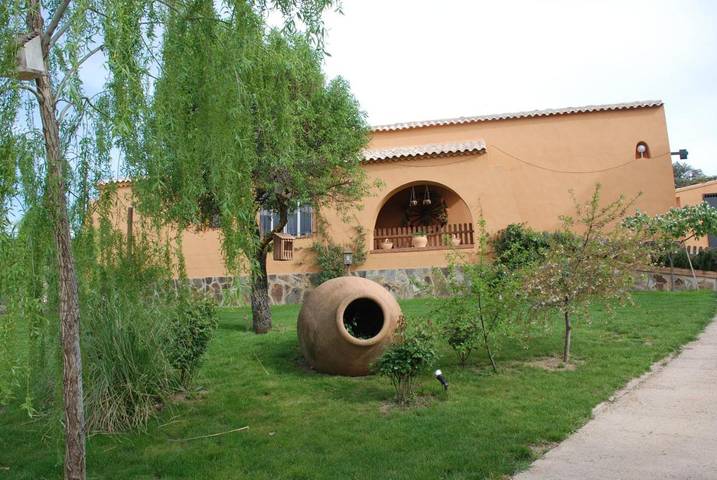 Casa rural para 6 personas, con Balcón y Terraza además de Jacuzzi y Jardín en Retuerta del Bullaque