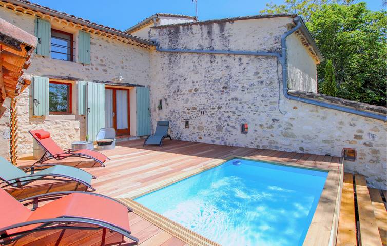 Location de vacances pour 6 personnes, avec piscine ainsi que terrasse et jardin à Malataverne - 4