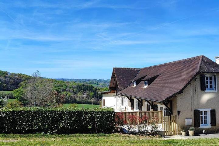 Location de vacances pour 6 personnes, avec jacuzzi et jardin, adapté aux familles à Monein - 2
