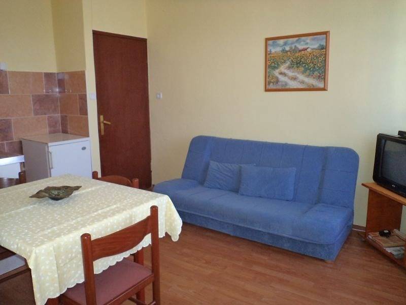 Ganze Wohnung, Ferienwohnung in Barbat mit Meerblick, Balkon, Klimaanlage, W-Lan (3664-3) in Barbat na Rabu, Rab