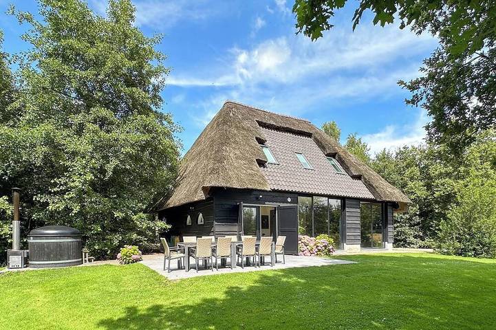 Location de vacances pour 10 personnes, avec jacuzzi et jardin dans Rijsbergen