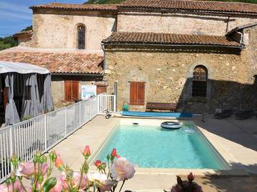 Chalet pour 4 personnes, avec bassin pour enfant, animaux acceptés dans l' Aude