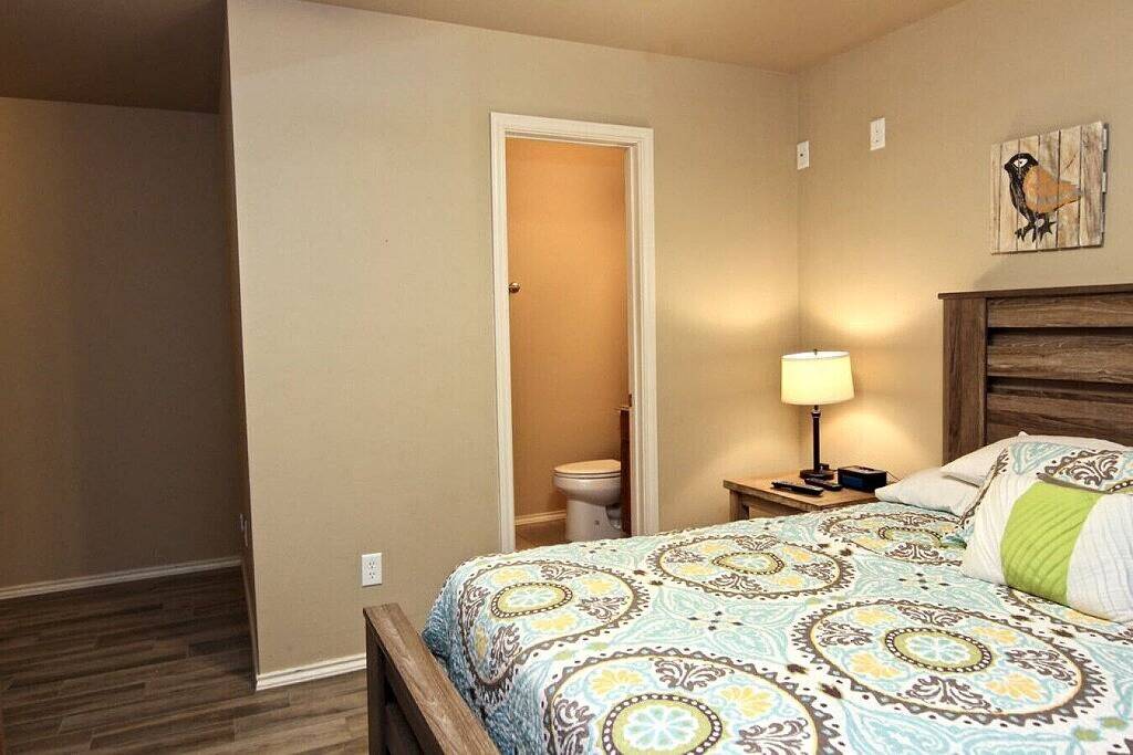 Ganze Wohnung, Riverside Retreat- 2Bdr / 2Bth- 1st Floor Einheit! in New Braunfels, Comal County