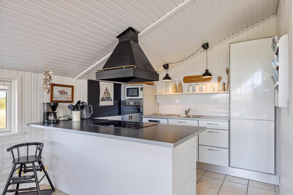 Renoviertes, strandnahes Sommerhaus für 8 Personen mit Sauna in Bjerregård, Holmsland Klit