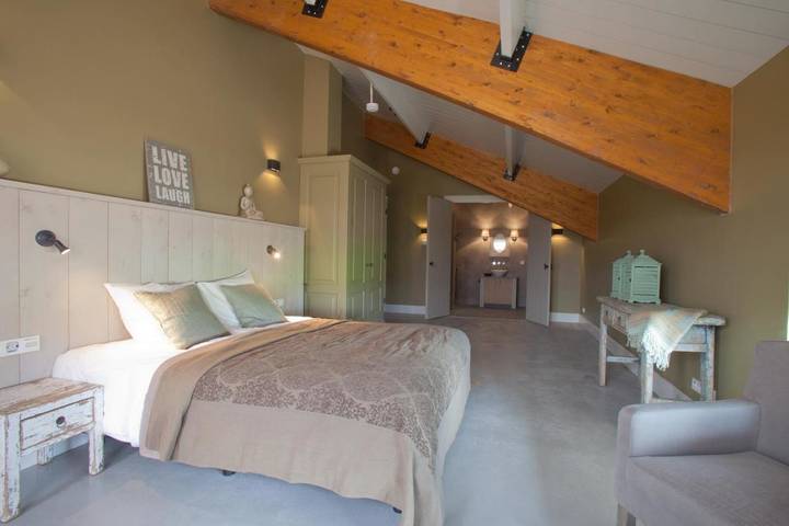 B&b voor 3 personen, with Terras and Tuin as well as Uitzicht in Hardenberg