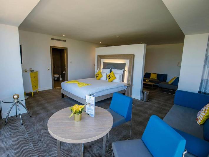 Hôtel pour 4 personnes, avec vue et terrasse ainsi que piscine et sauna