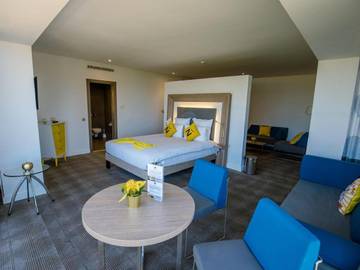 Hôtel pour 4 personnes, avec piscine et vue ainsi que sauna et terrasse à Mohammédia