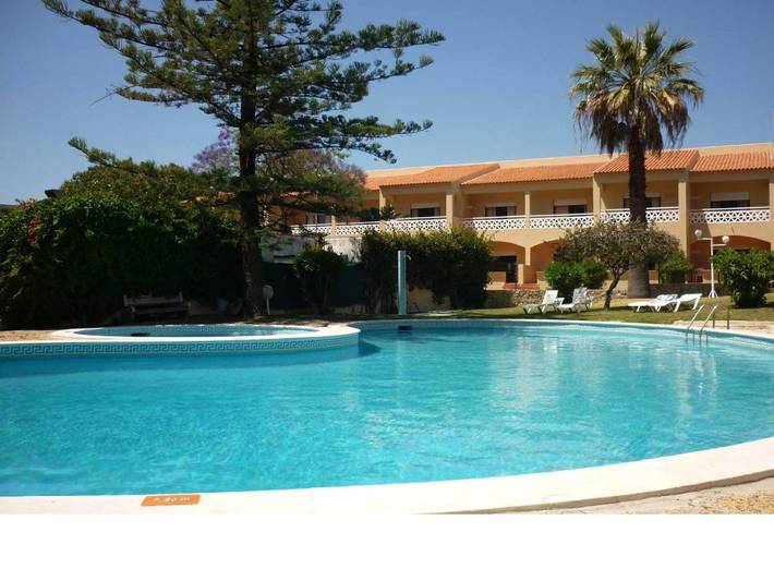 Aparthotel para 3 pessoas, com Varanda e Terraço e ainda Jardim and Piscina em Quarteira