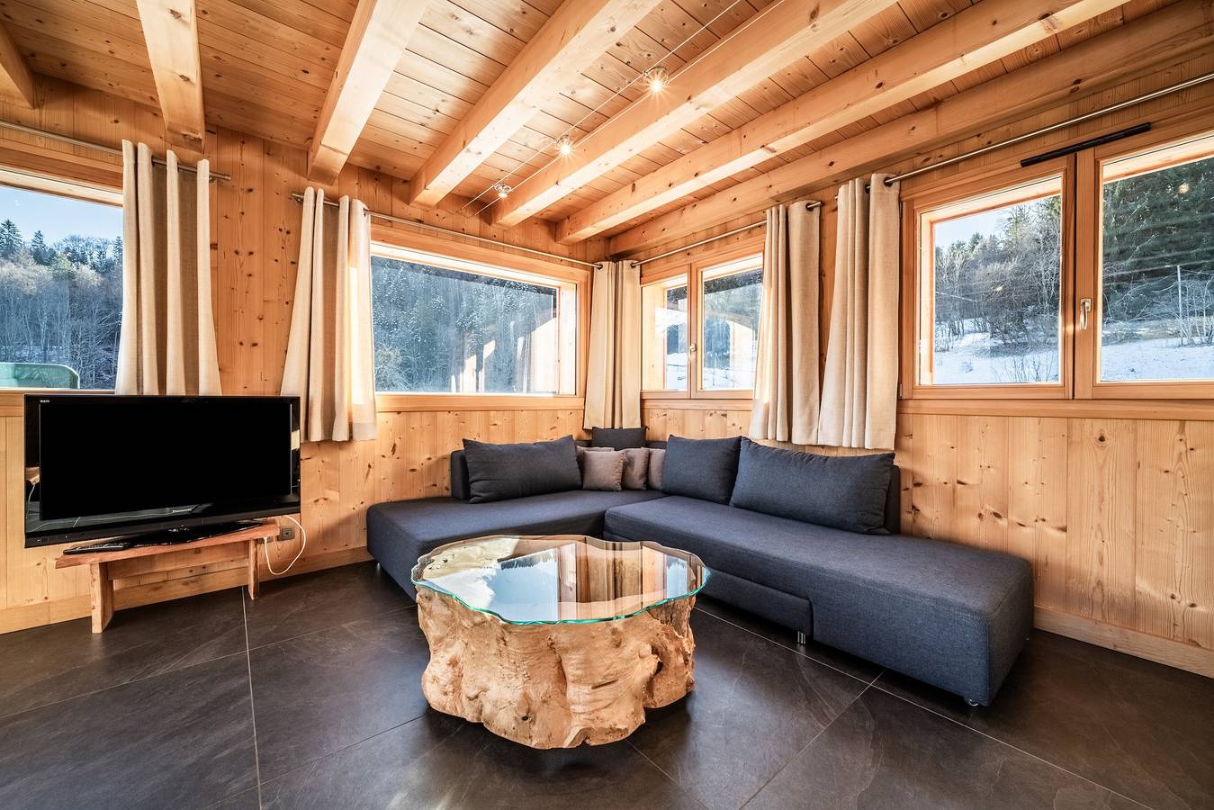 Chalet 'Le Mas Devant' with Mountain View, Private Terrace and Wi-Fi in Station de Morillon, Grand Massif
