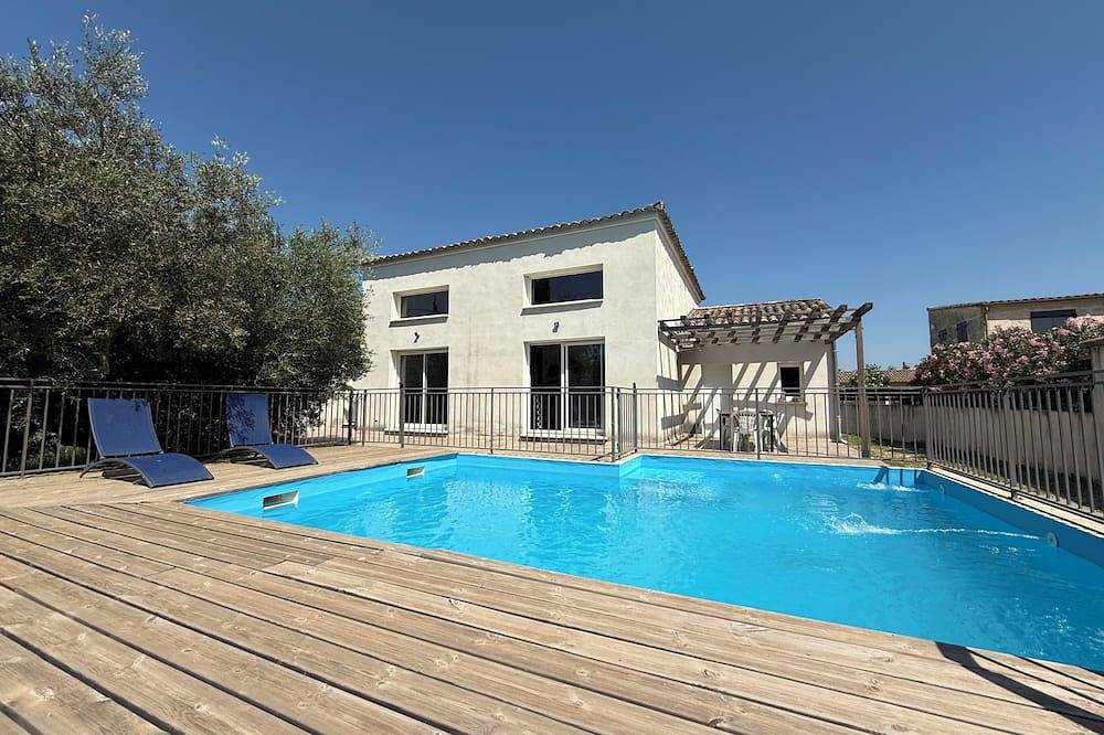 Villa 8 persons with swimming pool at the Pont du Gard in Castillon-du-Gard, Nimes region