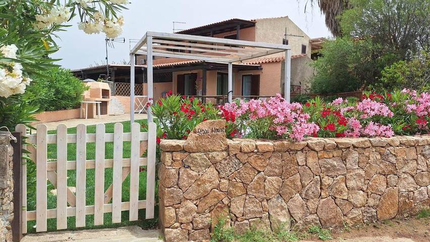 Ferienhaus für 5 Personen, mit Terrasse und Garten sowie Ausblick in Porto Pollo