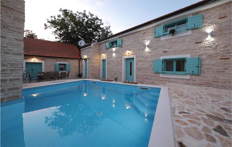 Ferienhaus für 10 Personen, mit Garten und Terrasse sowie Pool in Sveti Petar na Moru