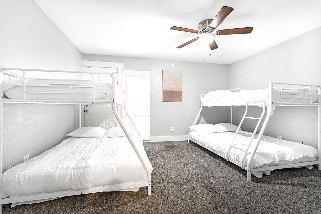 Ganze Wohnung, Best Location Downtown | Mins from At&T, Ranger Stadium & Six Flags in Arlington, Tarrant County