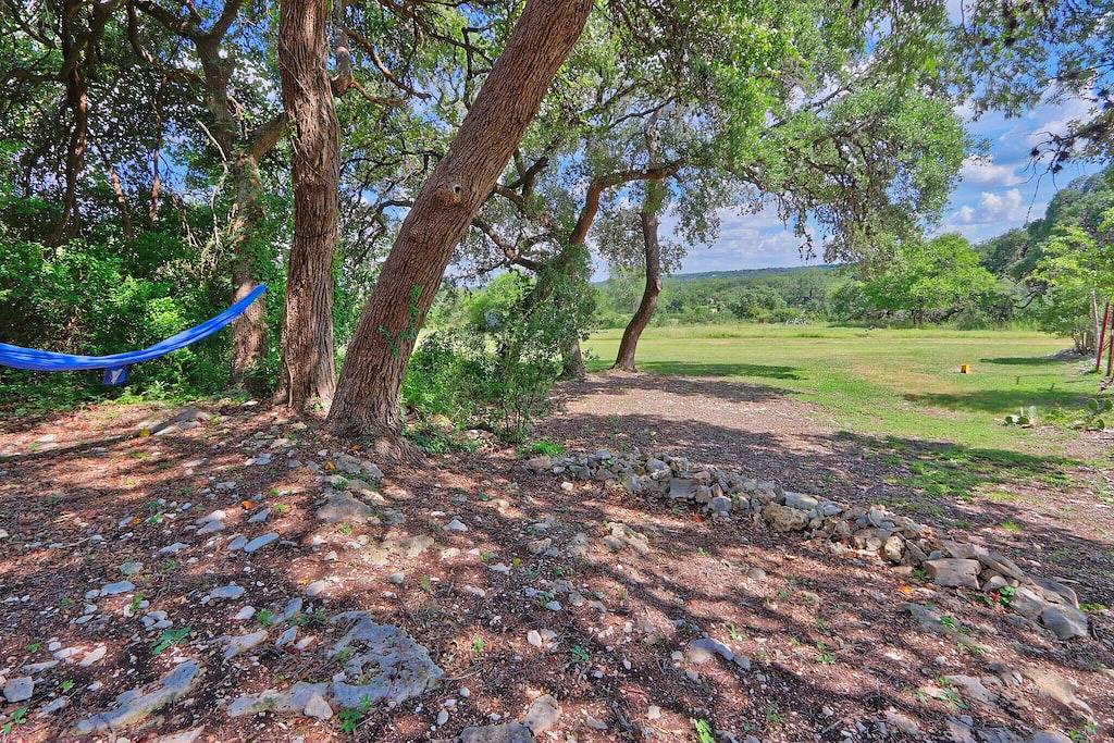 Sunflower Ridge Cabin - Charming Romantic Getaway in Hays County