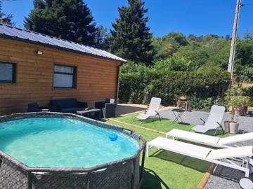Chalet pour 5 personnes, avec vue ainsi que piscine et terrasse, animaux acceptés à Aydat
