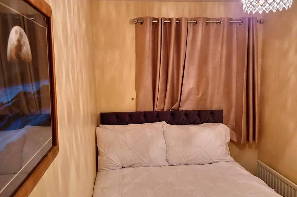 Maidstone holiday apartment free sports free parking  in Kent