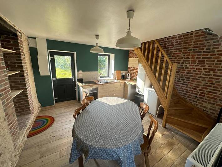 Gîte pour 8 personnes, avec vue sur le lac ainsi que jardin et vue à Neauphe-sur-Dive