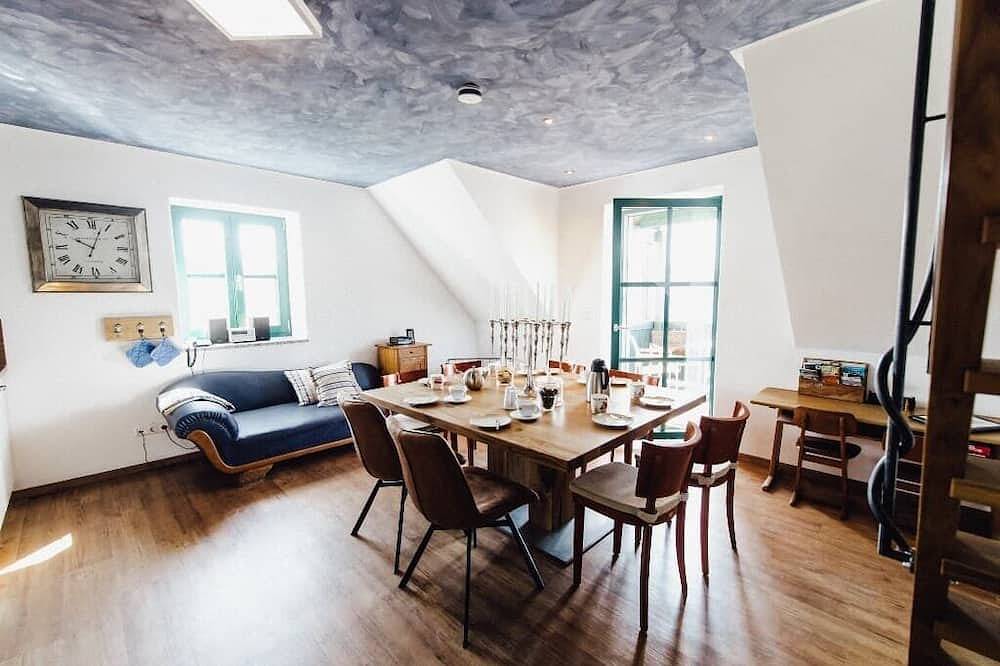 Ganze Wohnung, Ferienwohnung \"Sternenhimmel\" mit Balkon in Schwarzach b.Nabburg, Naturpark Oberpfälzer Wald