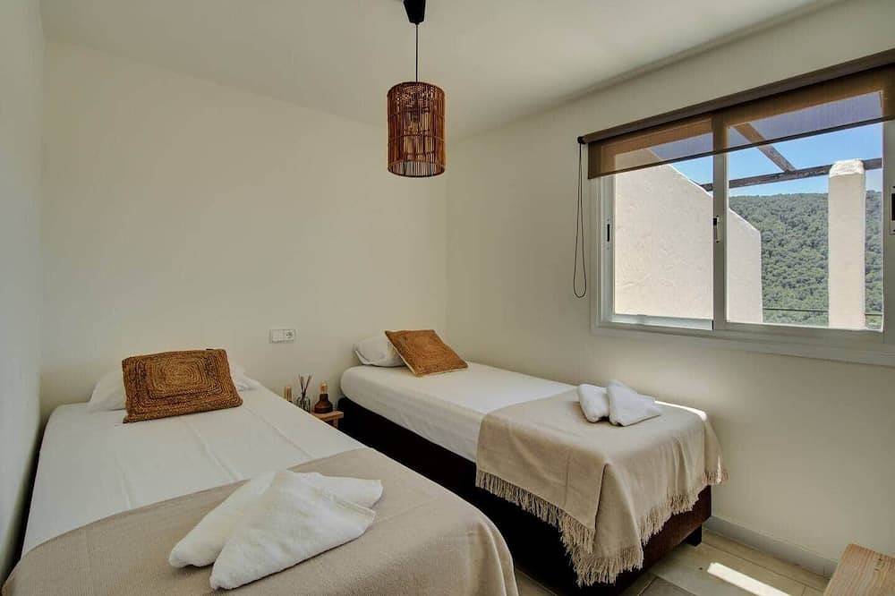 Entire apartment, Apartment no. 6, 1 bedroom, 1 bathroom in Cala Llonga, Santa Eulària des Riu