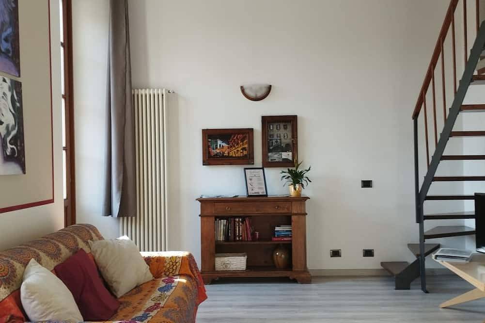 Entire apartment, Mantellini 2A - Bright and elegant in Domodossola, Comune di Domodossola