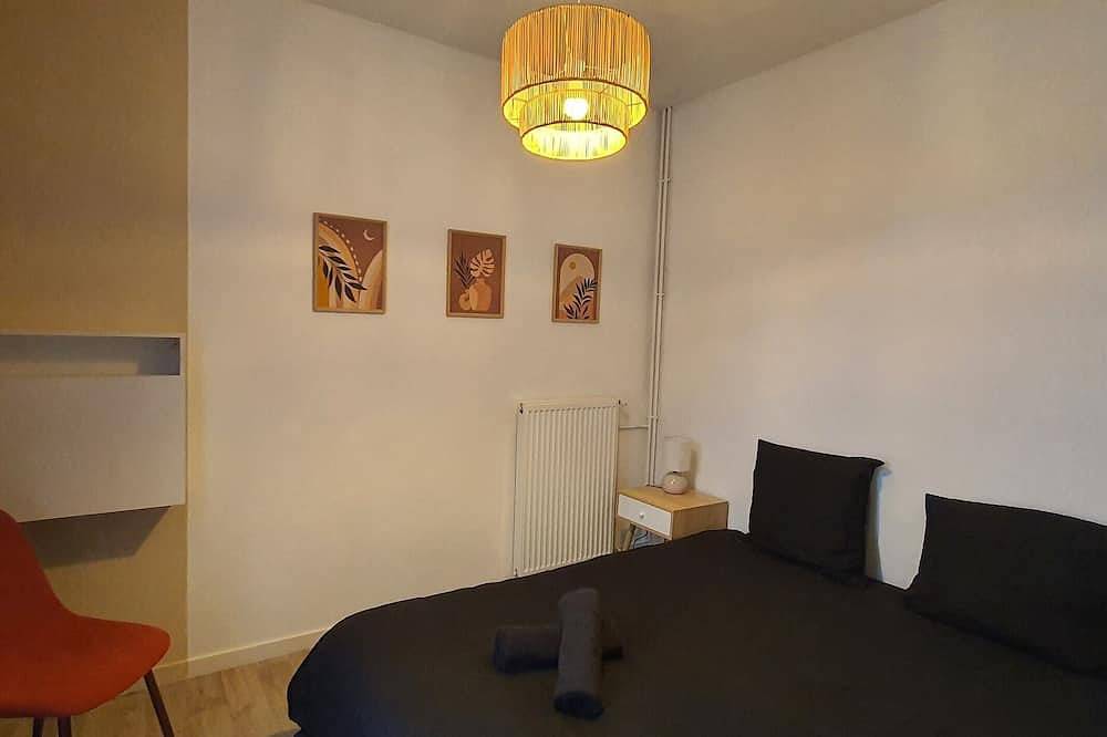 Entire apartment, Immersion at La Pagode – Unique Stay in Vendée Luçon – Free Private Parking in Luçon, Fontenay-le-Comte