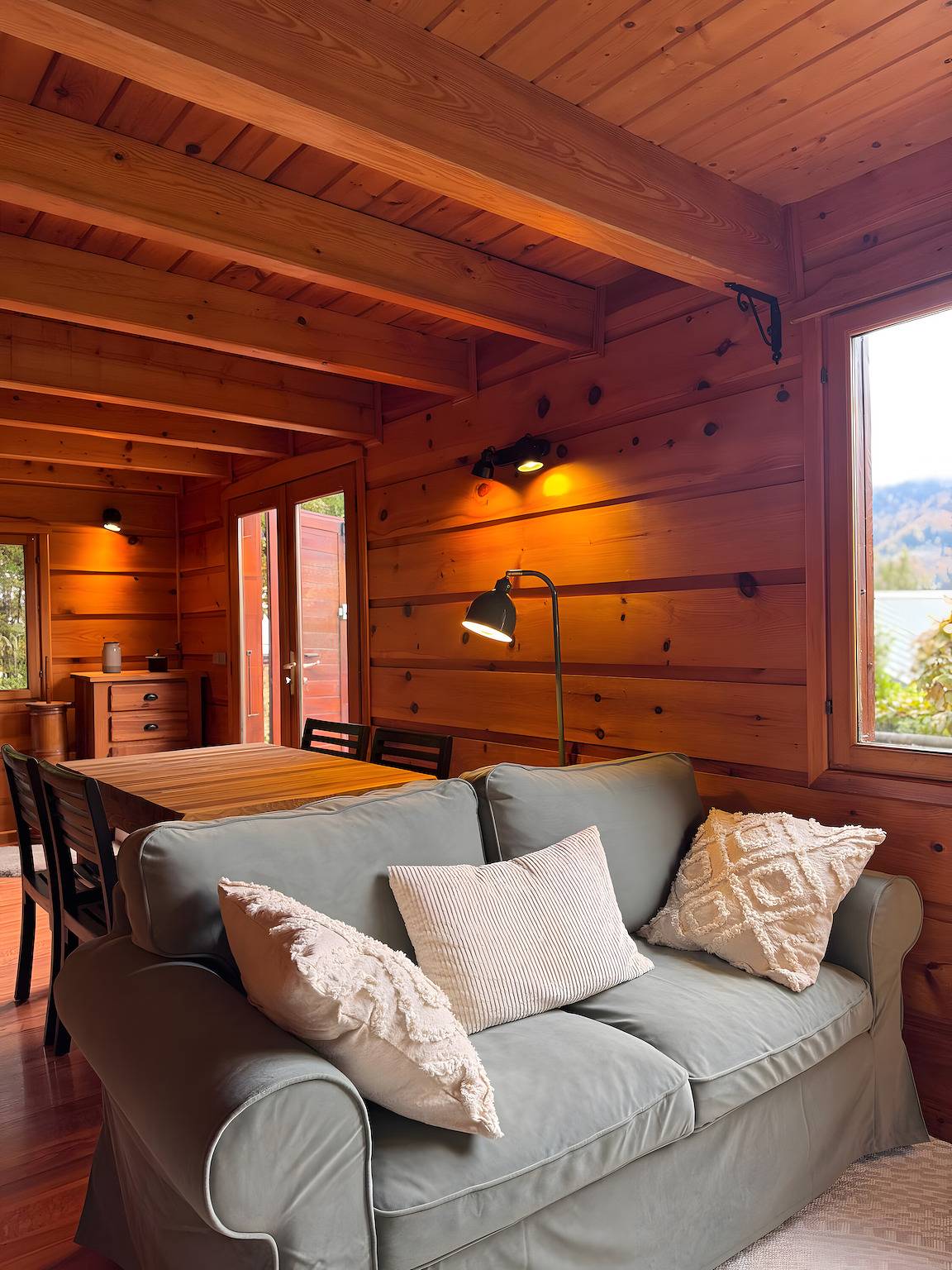 Chalet „Gemütlich mit Mezzanine“: Bergblick, private Terrasse und Wlan in Verchaix, Region Bonneville