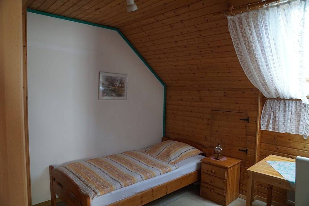 Ganze Wohnung, Ruhige Nichtraucher Ferienwohnung( ca.80qm. ) direkt am Waldrand gelegen. in Holzerath, Landkreis Trier-Saarburg