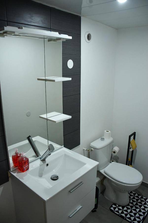 Gîte pour 2 personnes, avec jardin et vue à Saint-Doulchard - 4