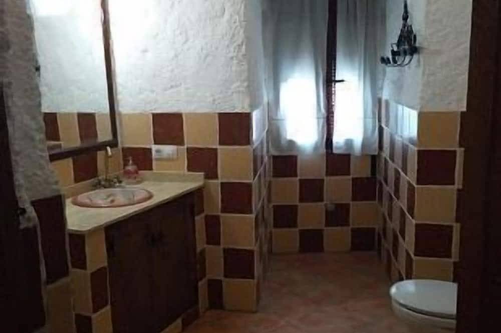 Grotte El Monteron, appartement Casa Loli, avec une capacité de 5 personnes in Cúllar, Géoparc de Grenade