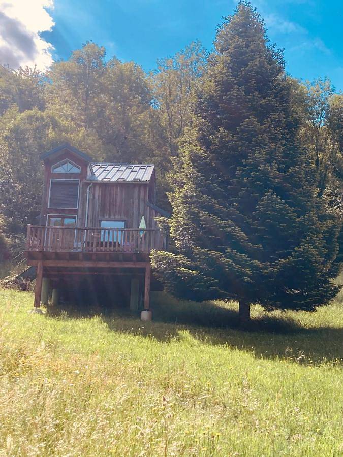 Chalet pour 4 personnes, avec jardin ainsi que vue et balcon dans l' Ariège