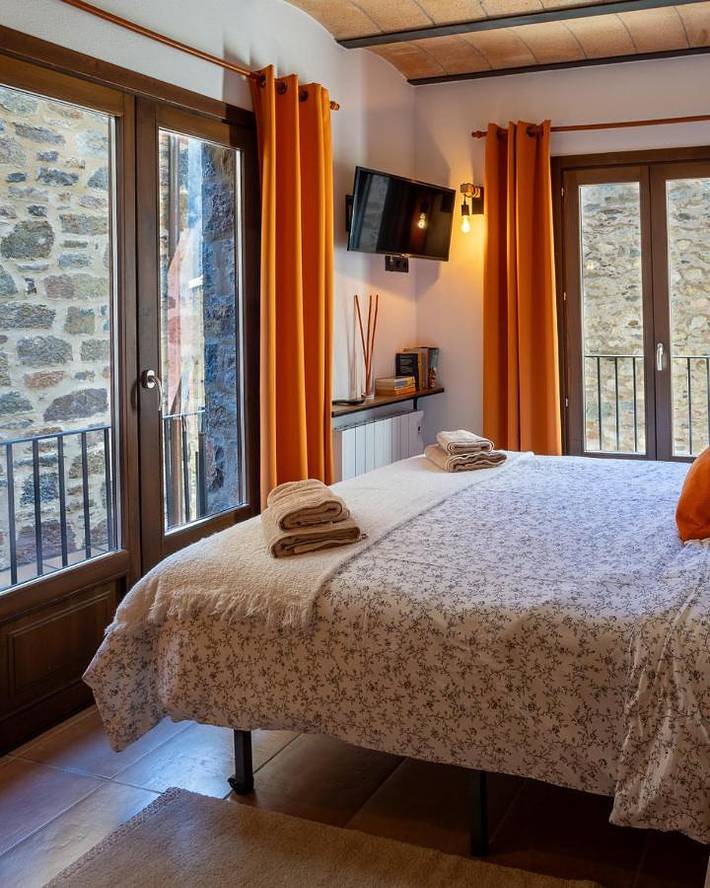 Gîte pour 5 personnes, avec vue et balcon, adapté aux familles à Vilallonga de Ter - 2