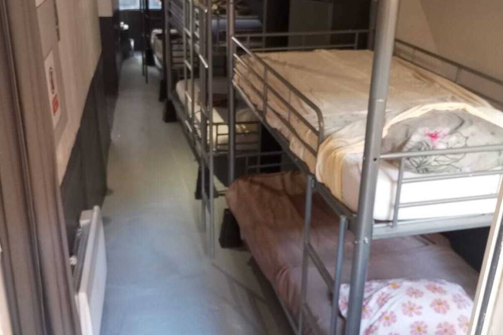 Hostel close to shops, fast food, bars, buses. Ideal for families in Bagnols-sur-Cèze, Nimes und Umgebung