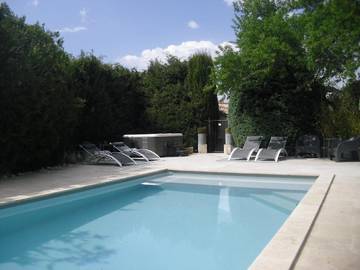 Gîte pour 4 personnes, avec vue ainsi que piscine et terrasse à Méthamis