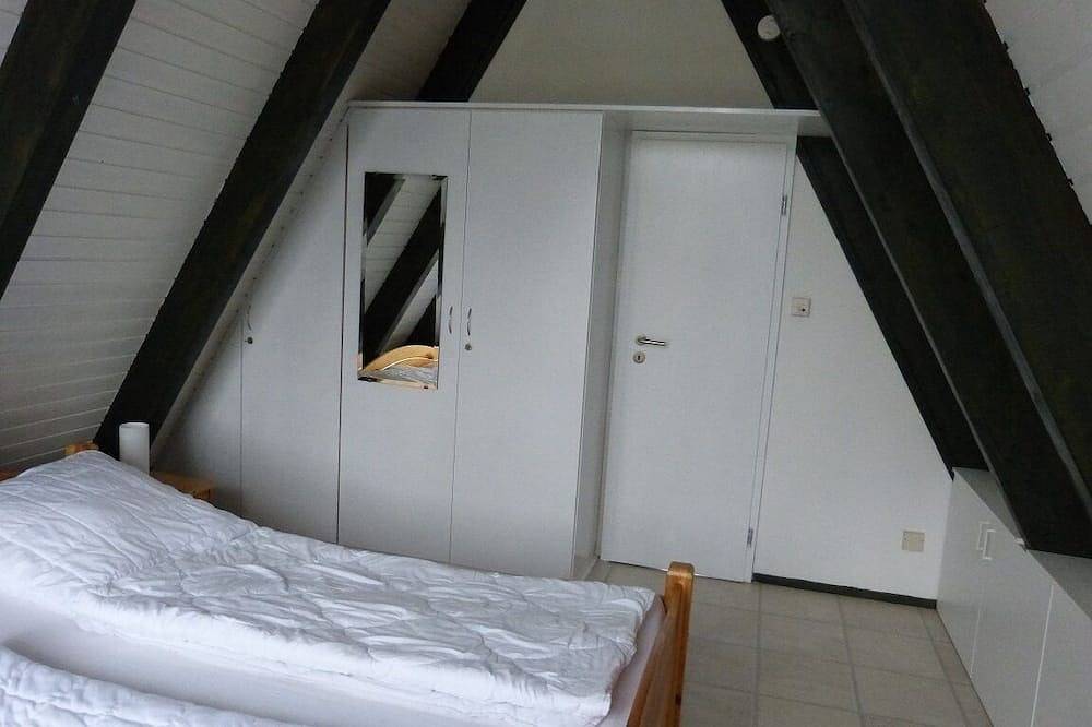 Die familienfreundliche Villa Linus steht in einem Ferienpark hinter dem Deich in Fedderwardersiel, Butjadingen