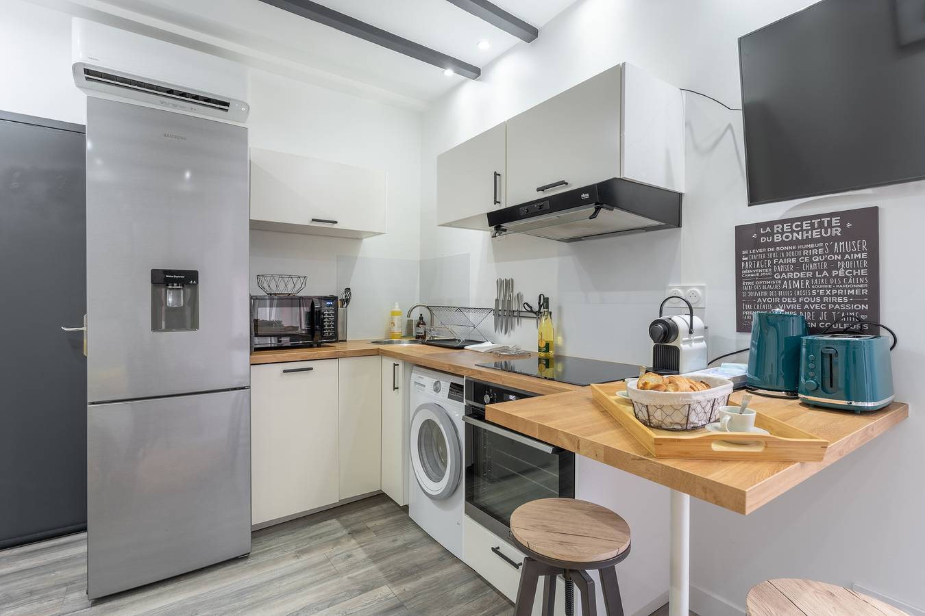 Geheel appartement, Le Petit Enclos - Appt climatisé, parking privé in Décines-Charpieu, Rhône