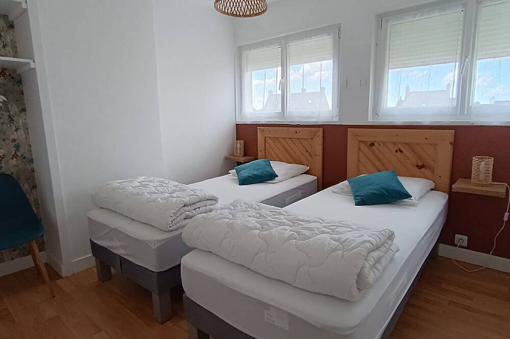 Appartement entier, 🌊 Appt  bord de mer  6 pers  À 20 m plage  🛏️ 3 Ch – 🛁 2 Sdb terrasse au Rdc in Saint-Marcouf, Région de Cherbourg