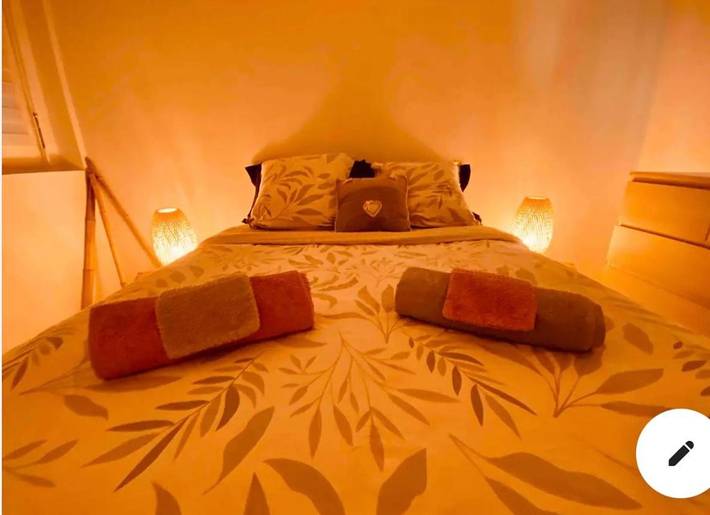 Location de vacances pour 2 personnes, avec jardin ainsi que piscine et jacuzzi à Aramon - 4