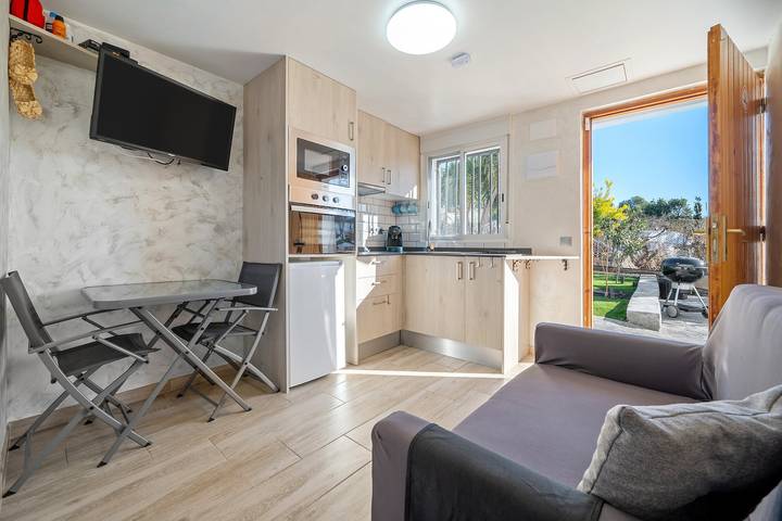 Ganze Wohnung, Ferienwohnung „Stadtflucht ins Grüne“ mit privatem Pool, Garten & Wlan in Calafell, Costa Dorada