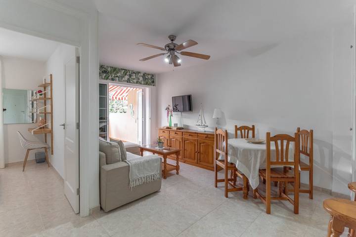 Gîte pour 3 personnes, avec piscine et terrasse, adapté aux familles à Callao Salvaje - 4